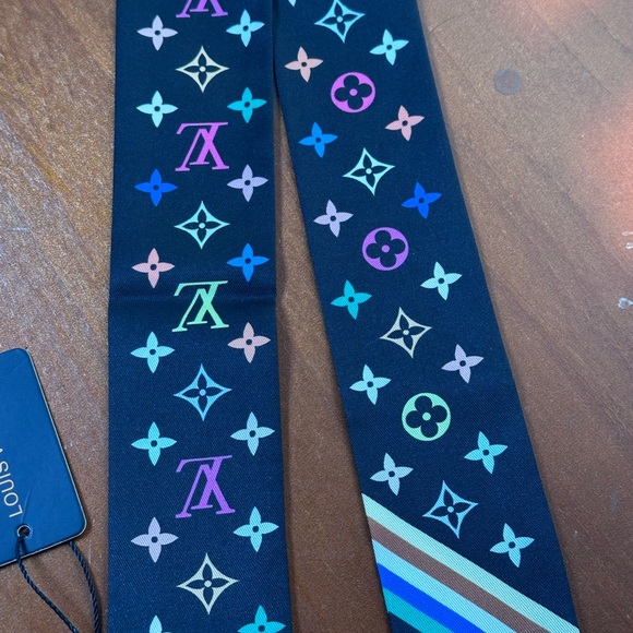 Louis Vuitton x Takashi Murakami
Monogram Multicolor BB Bandeau - Picture 3 of 5